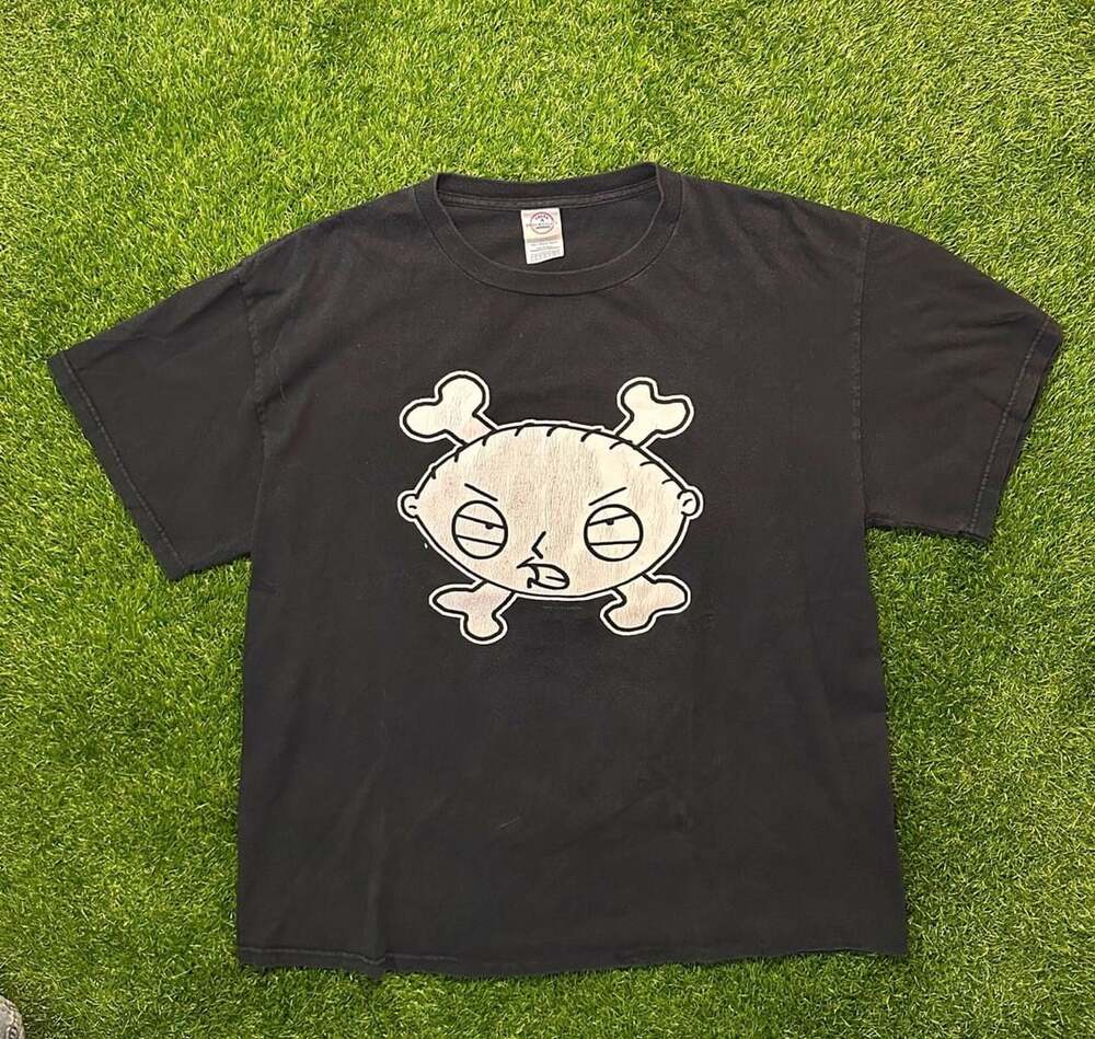 Vintage Y2K Family Guy Stewie Griffin Crossbones Graphic T-Shirt